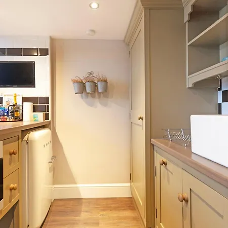 Luxury One Bedroom Mezzanine In Paddington London Exterior photo